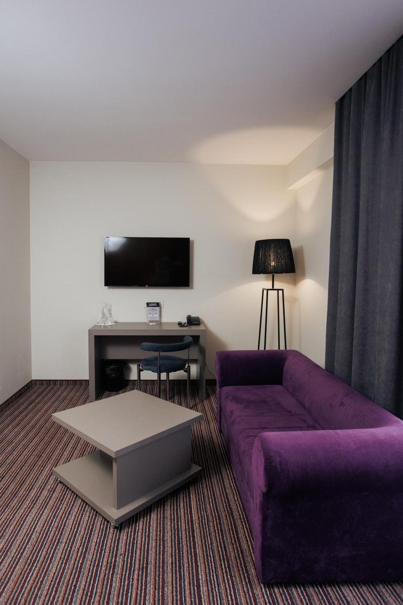 Boutique Hotel Central Riwne Exterior foto